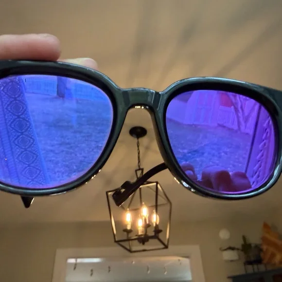 Gucci Black Frame Sunglasses with Purple Mirrored Lenses - Picture 8 of 8